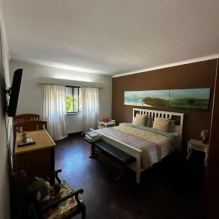 Casa Do Trevo Homestay Salir de Porto